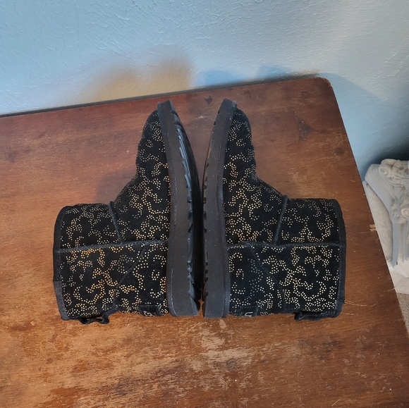 UGG black & gold size 5 booties - Picture 5 of 8